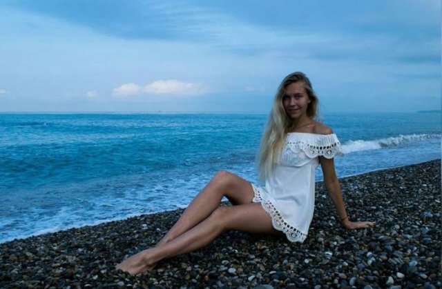 Girls In Sundresses (52 pics)