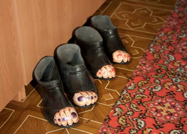 What Is Going On Here? (52 pics)