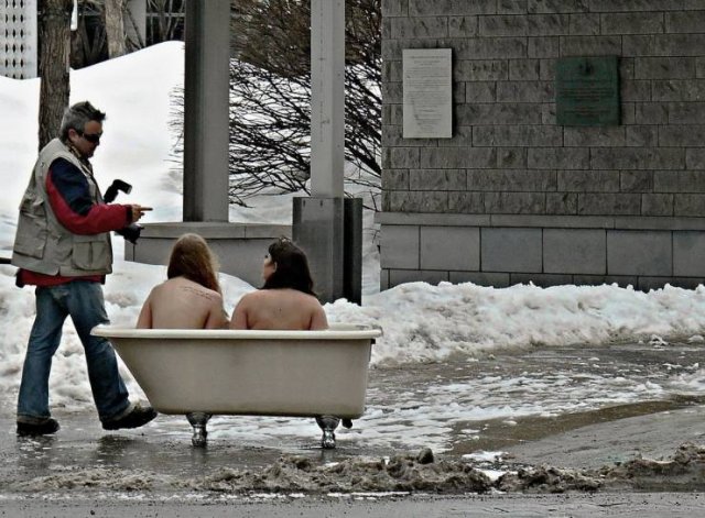 What Is Going On Here? (52 pics)