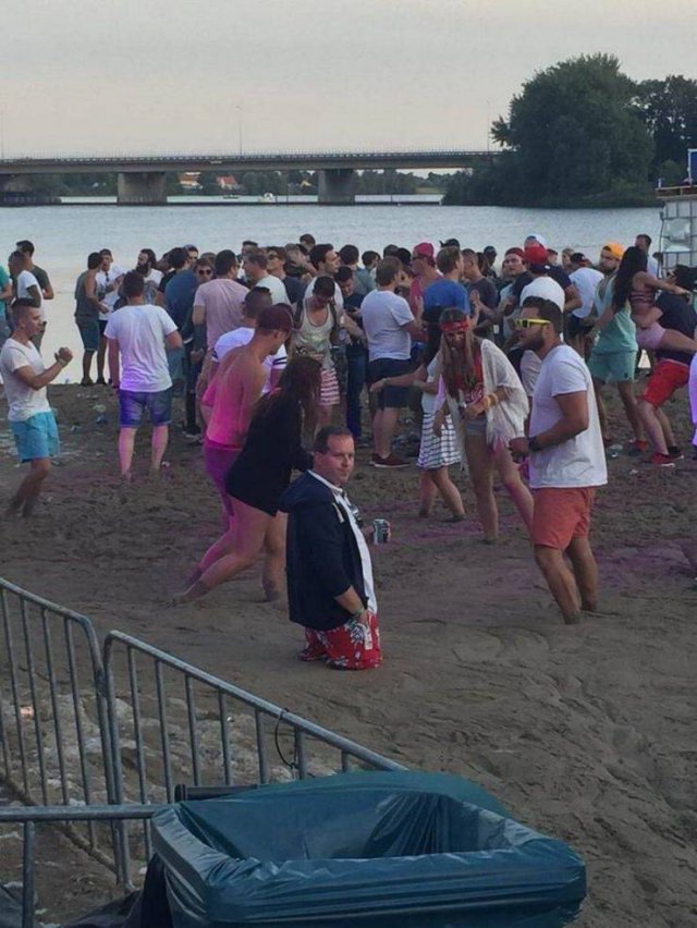 What Is Going On Here? (52 pics)