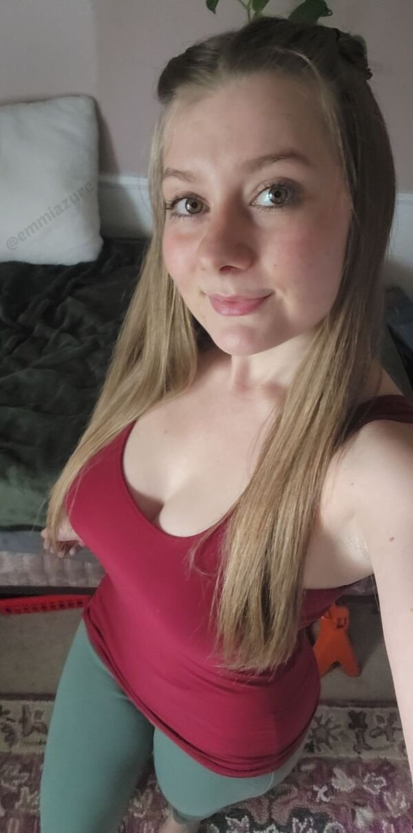 Hot Girls (83 pics)
