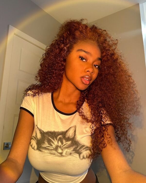 Hot Girls (83 pics)