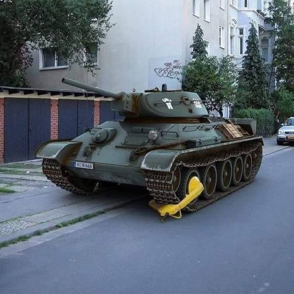 What Is Going On Here? (54 pics)