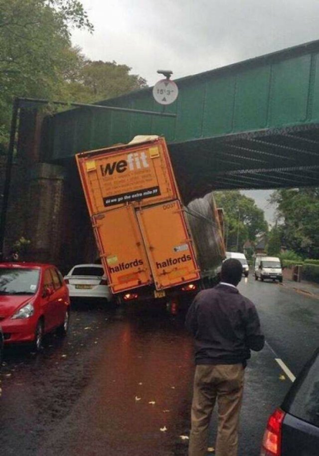 Fails With Low Bridges (27 pics)