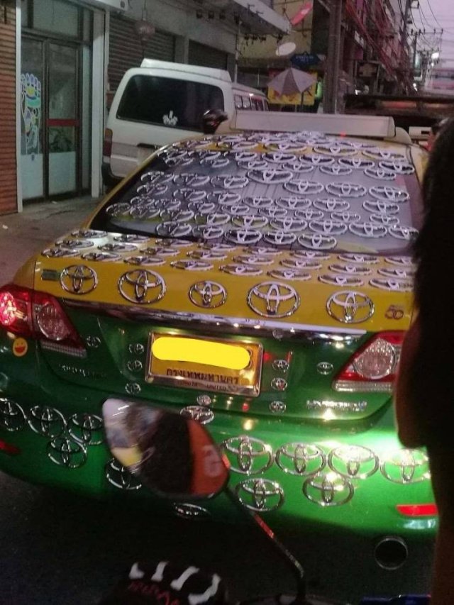 What Is Going On Here? (54 pics)