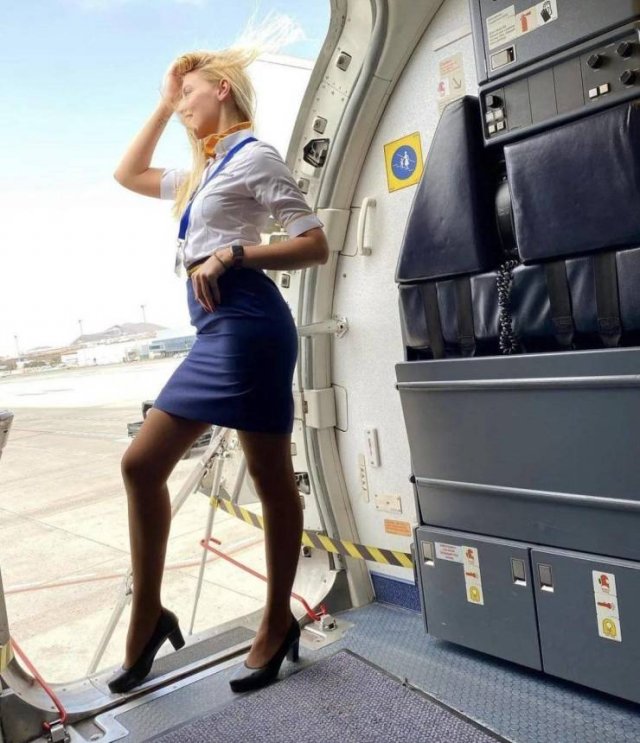 Hot Flight Attendants (33 pics)