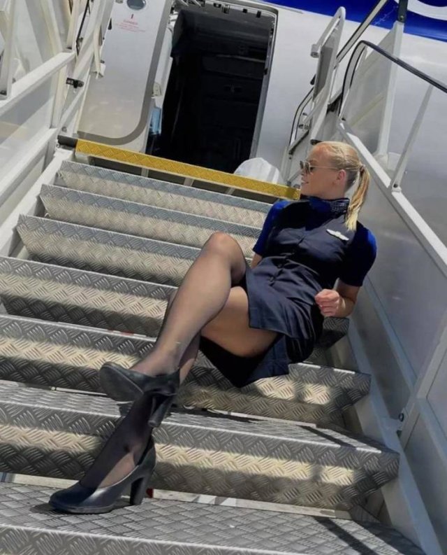 Hot Flight Attendants (33 pics)