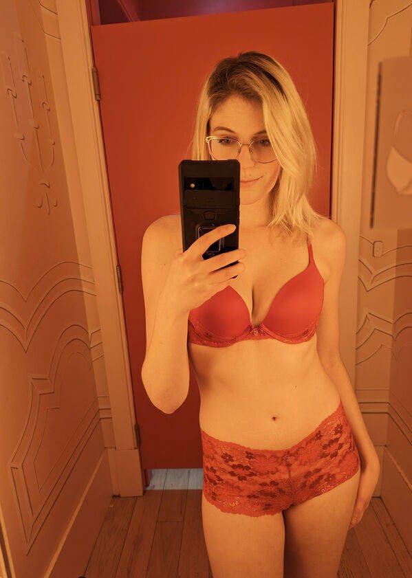 Girls In Glasses (42 pics)