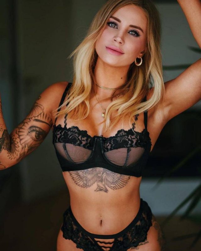 Tattooed Girls (49 pics)
