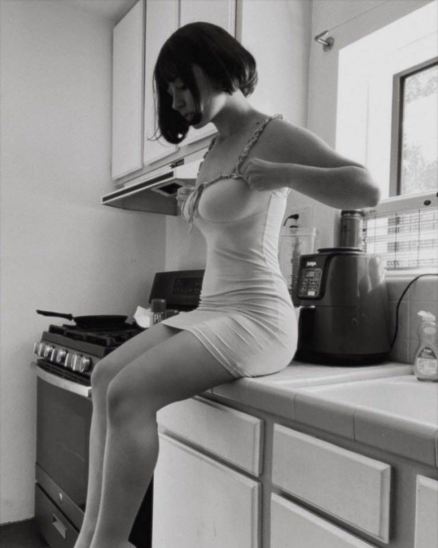 Girls In Tight Dresses (50 pics)