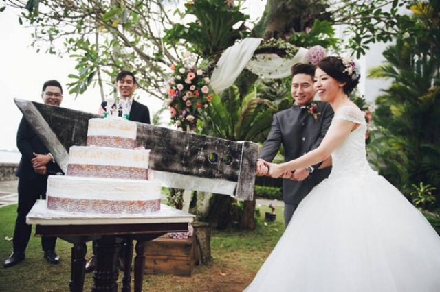 Weird And Funny Wedding Photos (40 pics)