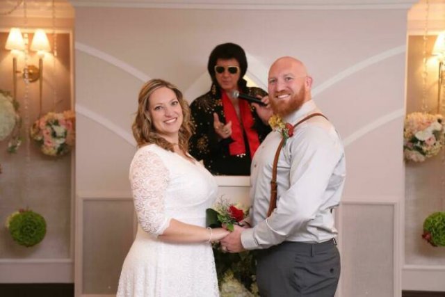 Weird And Funny Wedding Photos (40 pics)