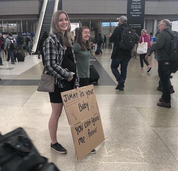 Funny Signs At Airports (23 pics)