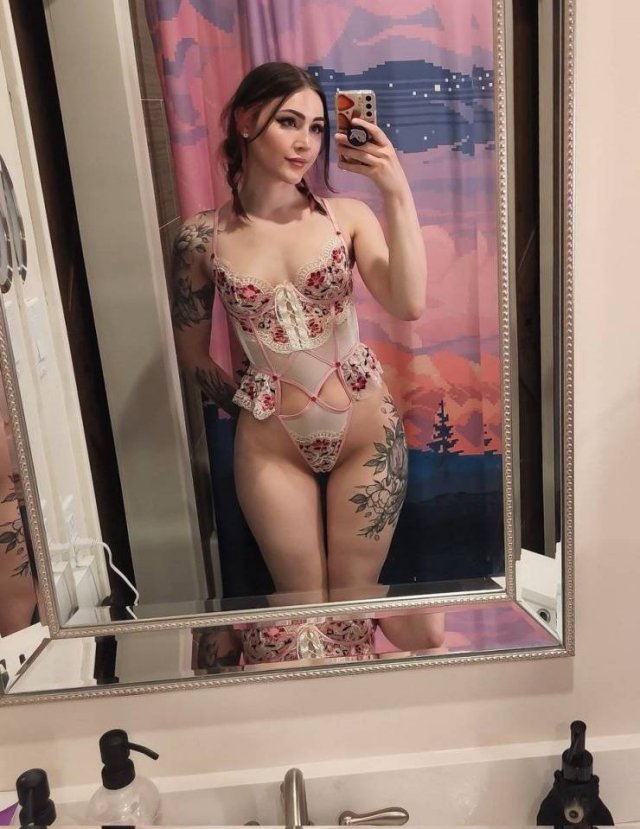 Girls In Lingerie (49 pics)