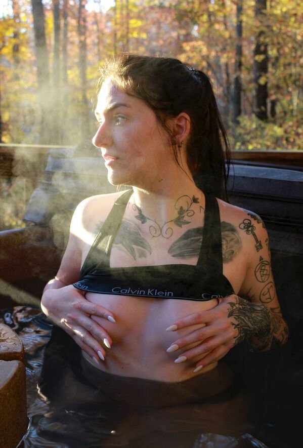 Girls With Handbras (33 pics)