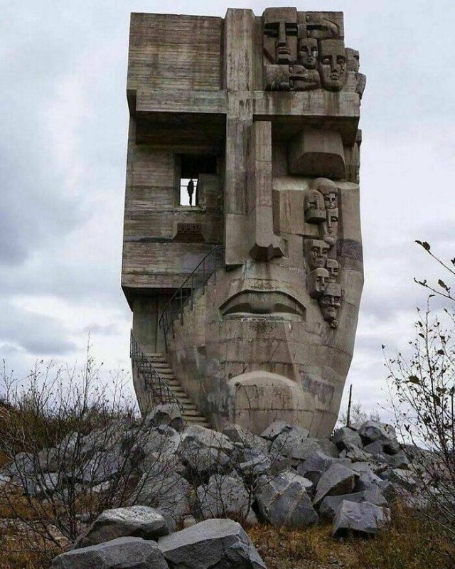 Brutal Buildings (30 pics)