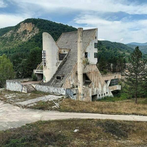 Brutal Buildings (30 pics)