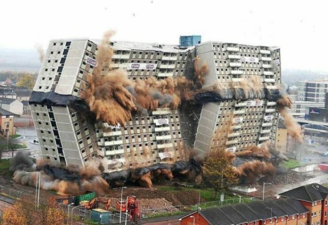Brutal Buildings (30 pics)