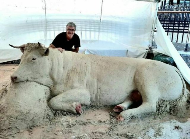 Awesome Sand Sculptures (25 pics)