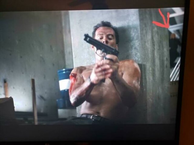 Interesting Movie Mistakes (39 pics)