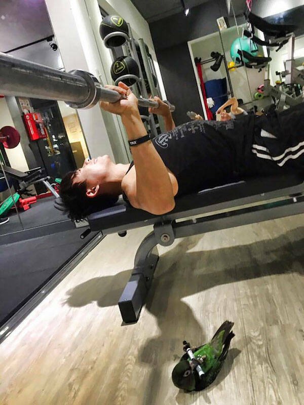 Weird People In The Gym (24 pics)