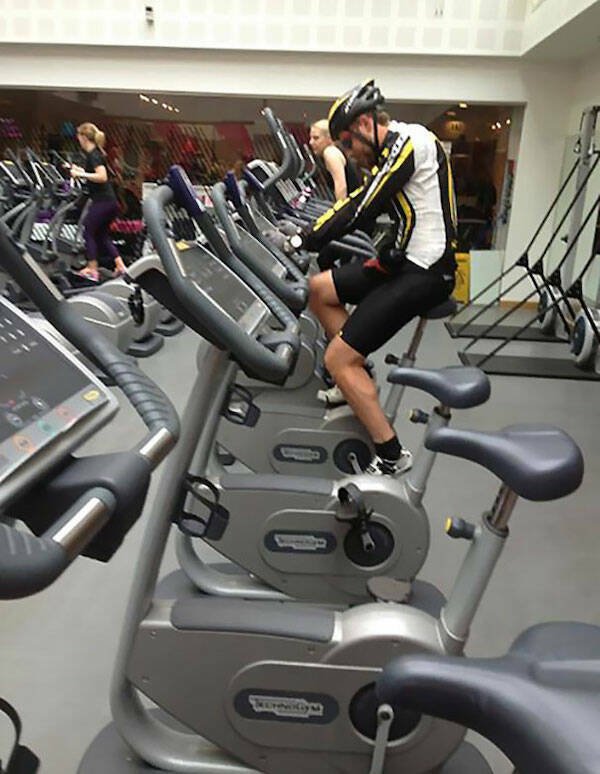 Weird People In The Gym (24 pics)