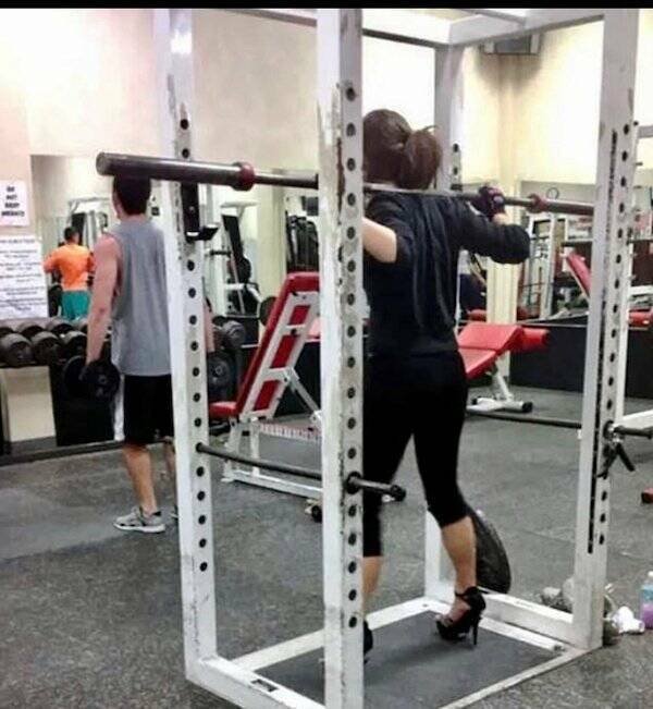 Weird People In The Gym (24 pics)