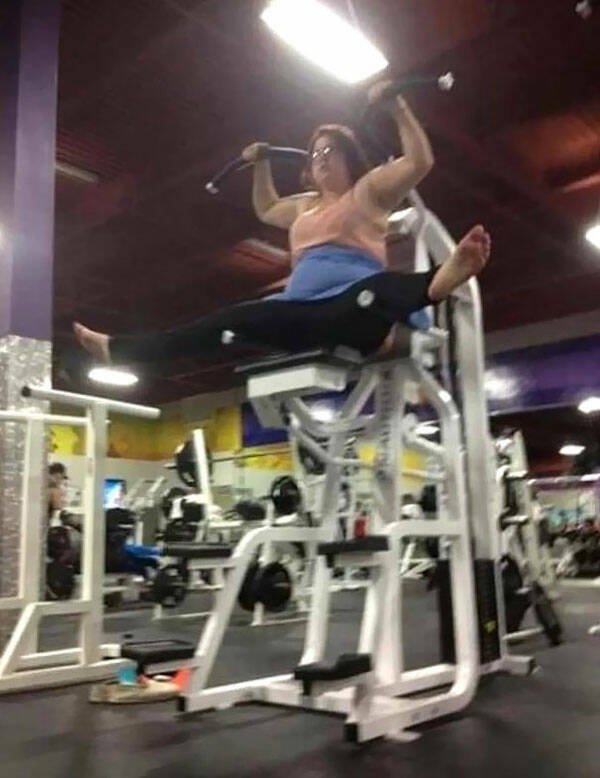 Weird People In The Gym (24 pics)