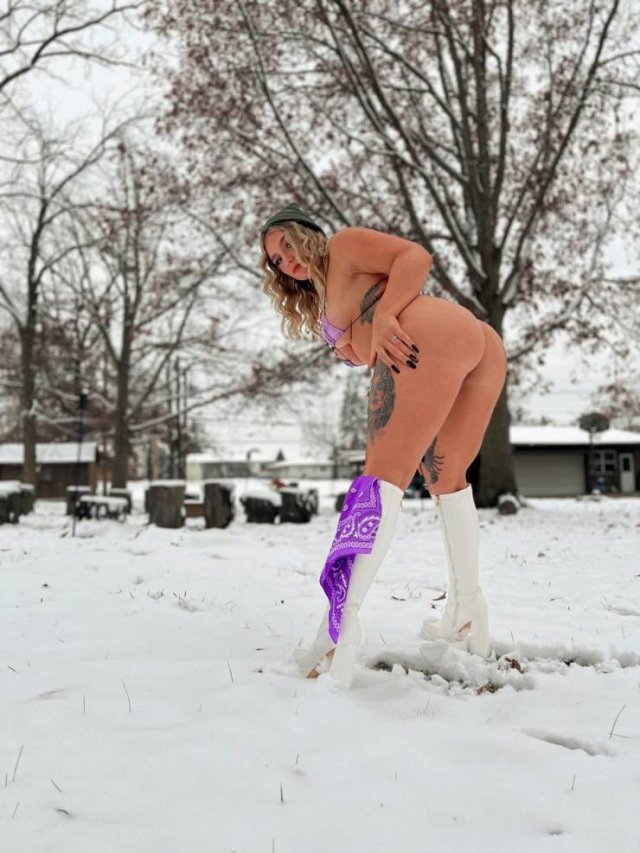 Winter Girls (21 pics)