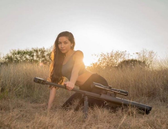 Girls With Guns (43 pics)