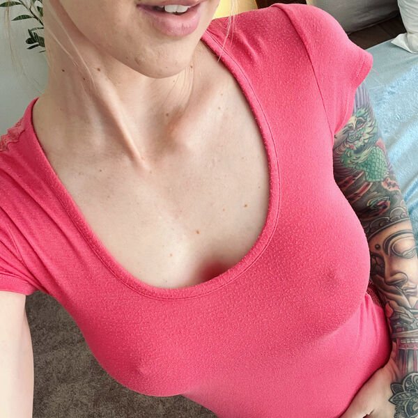 Braless Girls (35 pics)