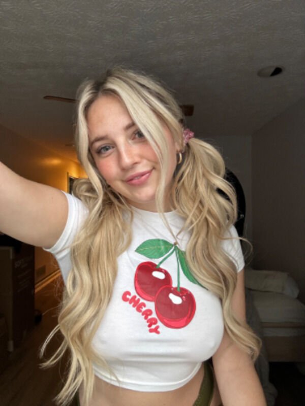 Braless Girls (35 pics)