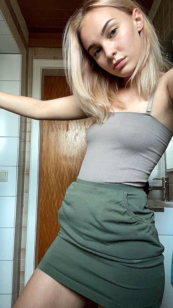 Braless Girls (35 pics)