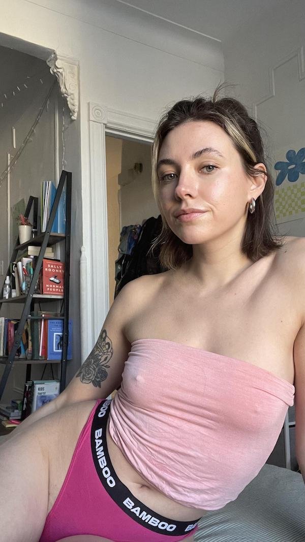 Braless Girls (35 pics)