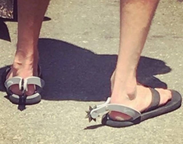 What Is Going On Here? (52 pics)