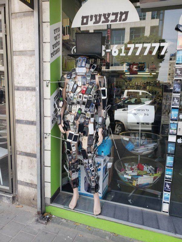 What Is Going On Here? (52 pics)