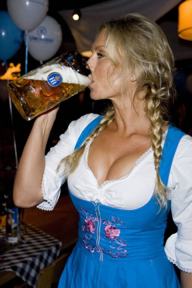 Girls In Corsets (46 pics)