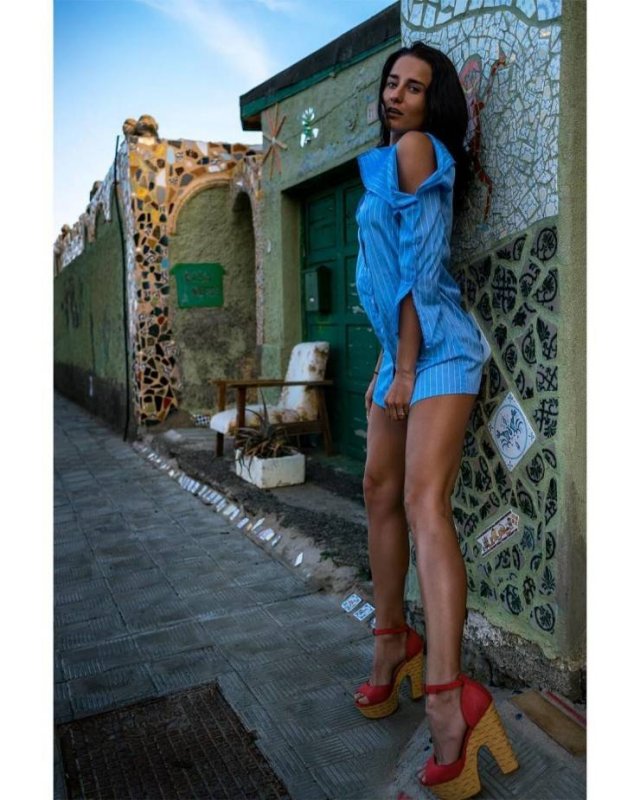Girls With Long Legs (63 pics)
