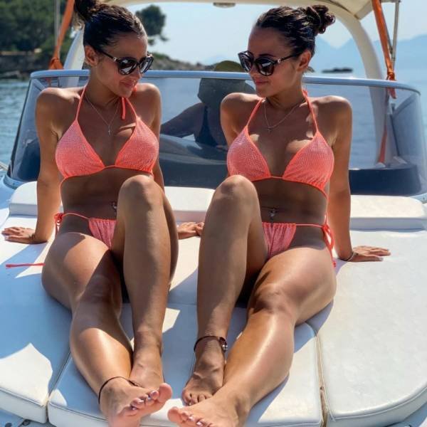 Girls With Long Legs (63 pics)
