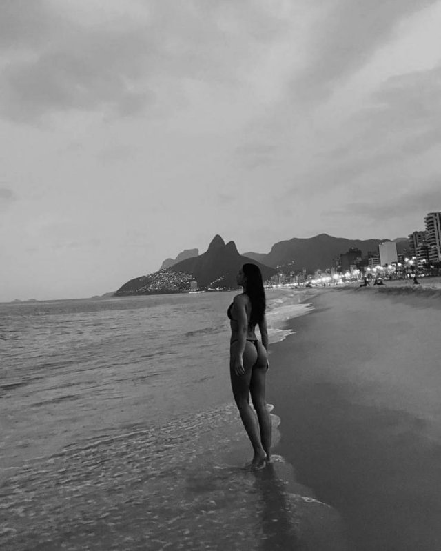 Girls With Long Legs (63 pics)