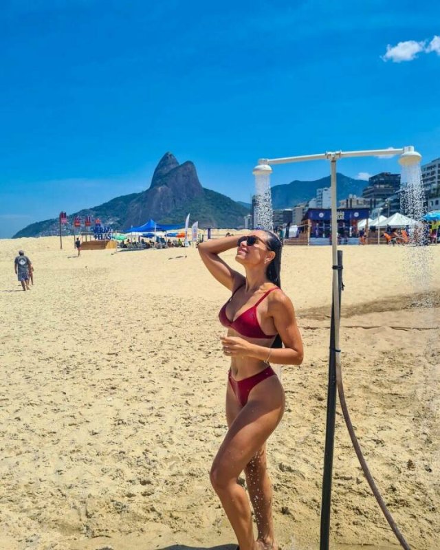 Bikini Girls (50 pics)