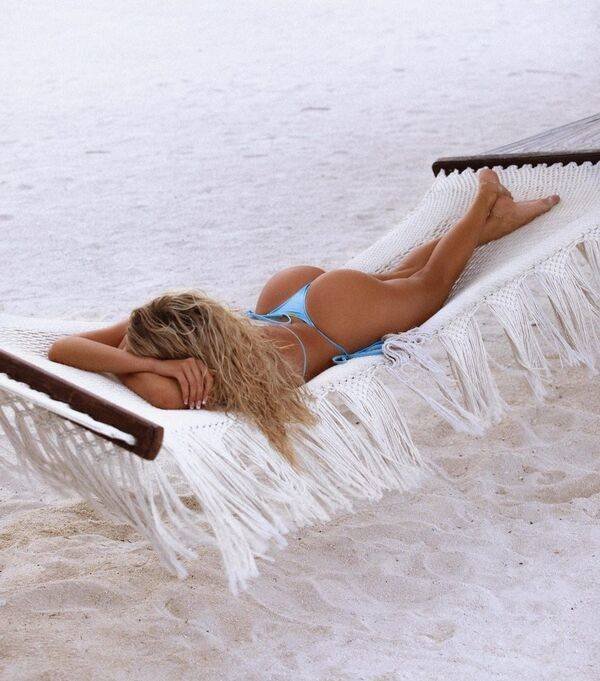 Hot Girls (34 pics)