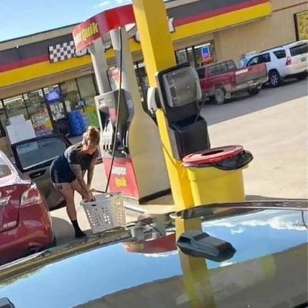What Is Going On Here? (42 pics)