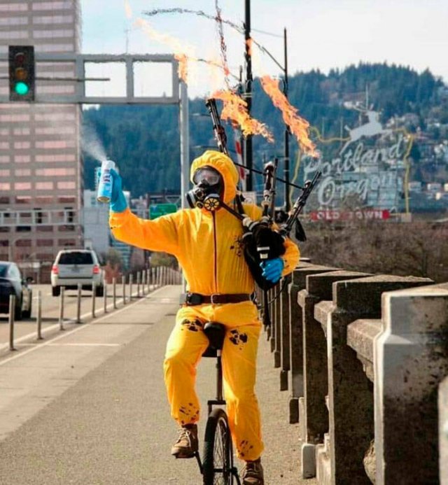 What Is Going On Here? (42 pics)