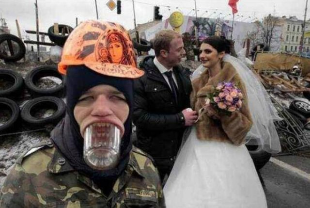 What Is Going On Here? (42 pics)