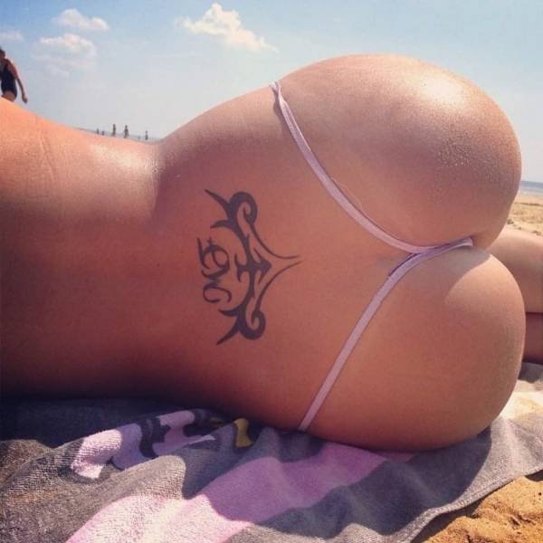 Rear View (49 pics)