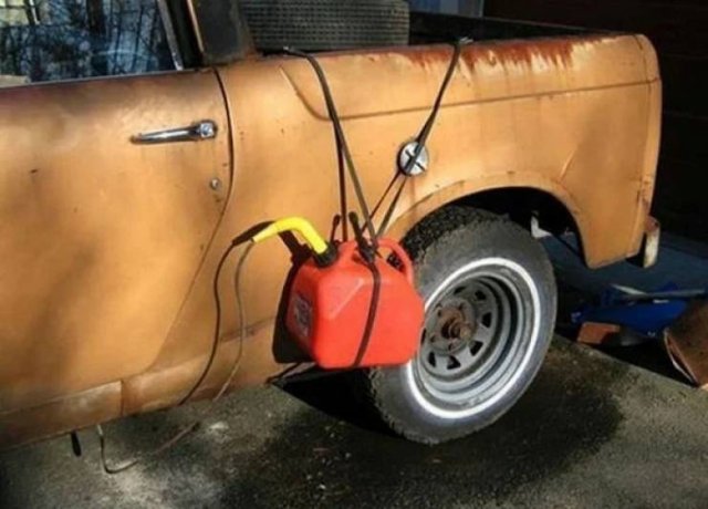 Odd Car Crashes (25 pics)