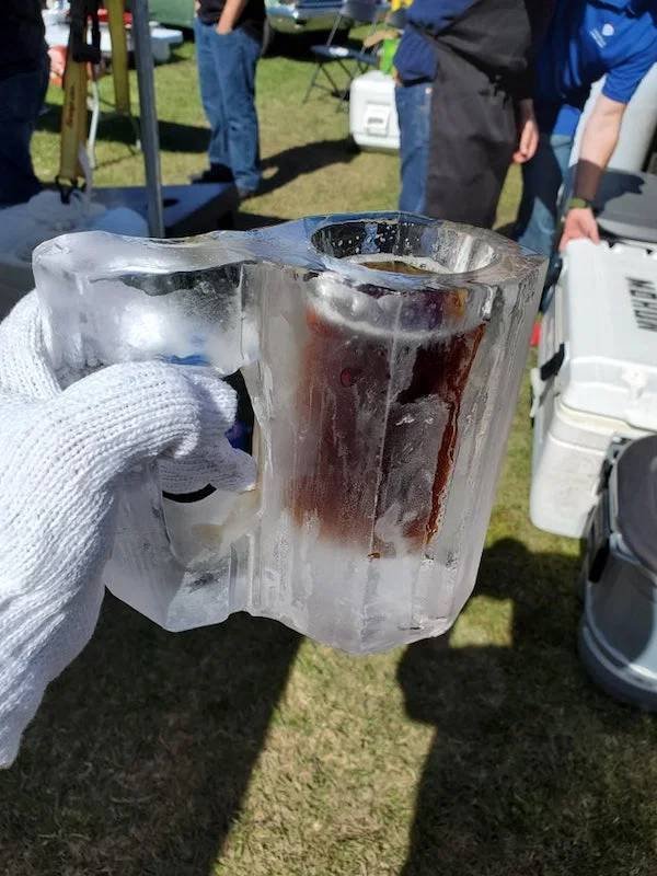 Odd Serving Cocktails (29 pics)
