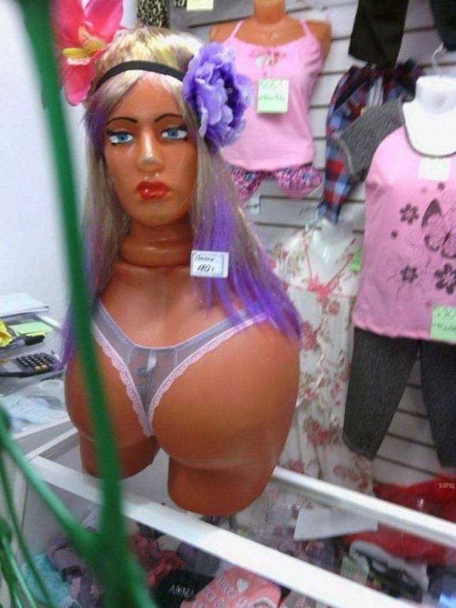 What Is Going On Here? (58 pics)