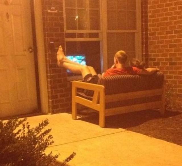 What Is Going On Here? (58 pics)